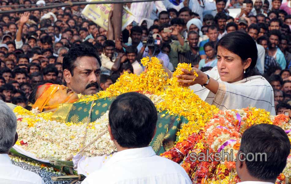 Shobha Nagireddy last rites today - Sakshi15