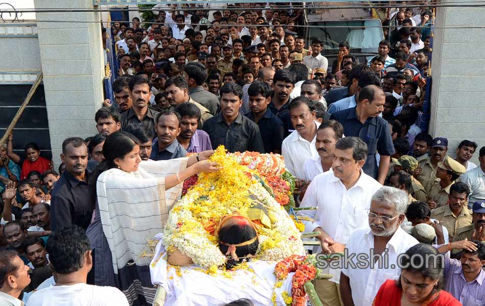 Shobha Nagireddy last rites today - Sakshi25