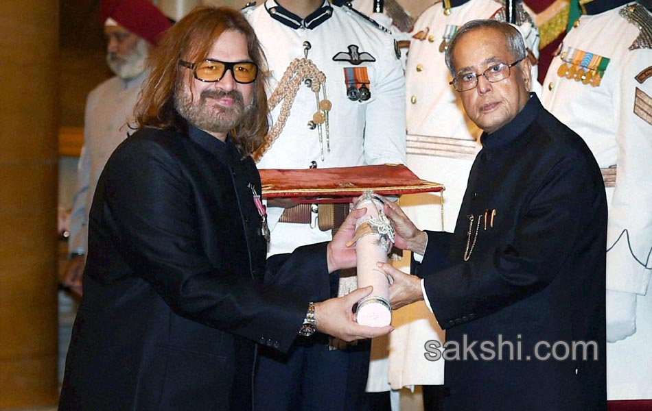 President Pranab Mukherjee presents Padma Awards 2014 - Sakshi8