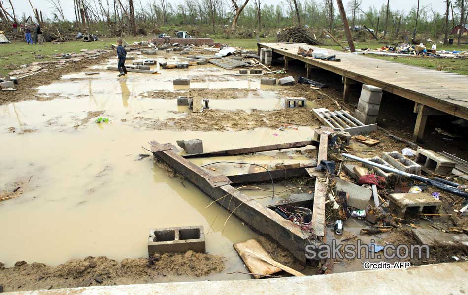 Alabama Mississippi Brace for 2nd Hit as Tornado Toll Reaches18