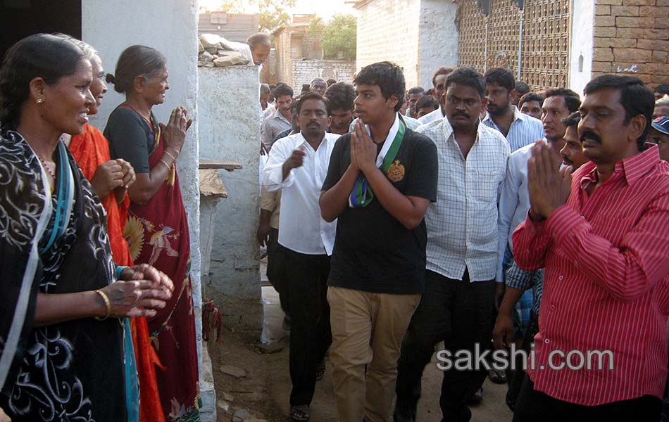 Bhooma family election campaign in allagadda - Sakshi3