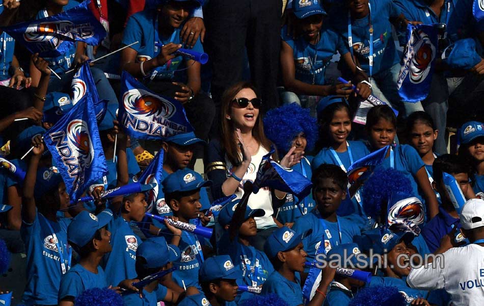 Mumbai Indians down Punjab for first win in IPL7