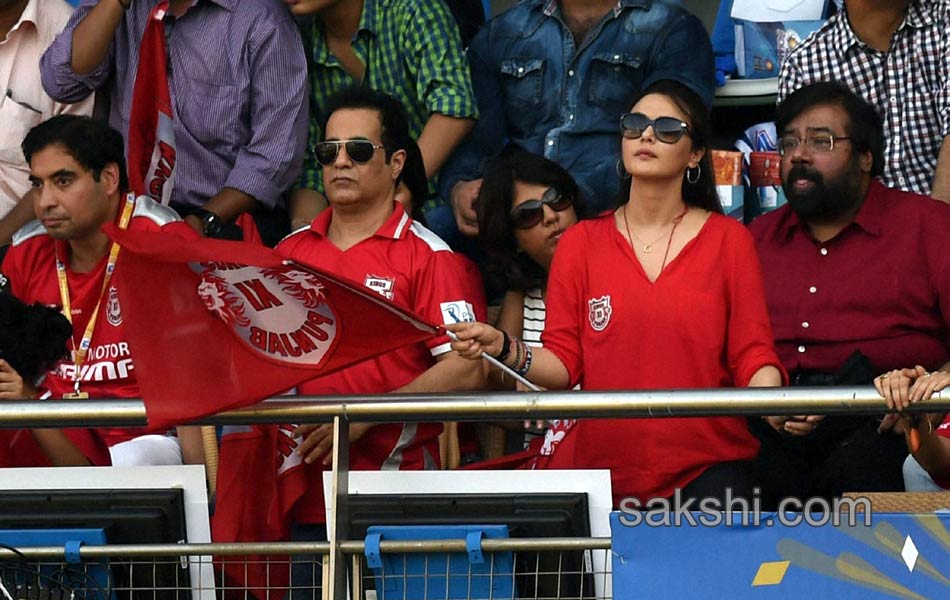 Mumbai Indians down Punjab for first win in IPL13