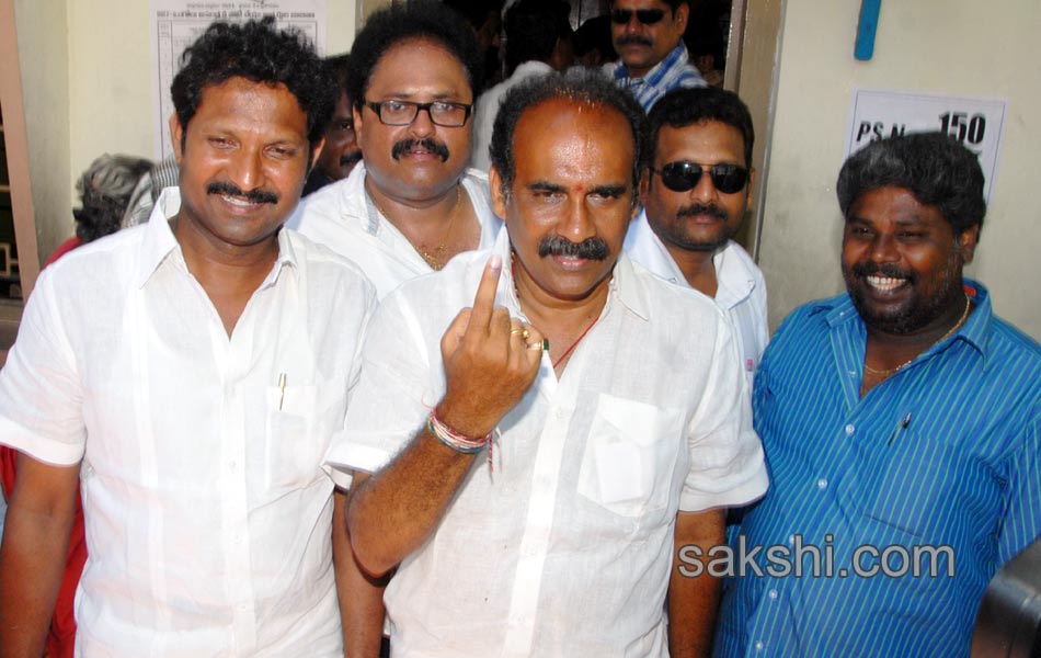 political leaders cast their Votes Elections 2014 in seemandhra - Sakshi13