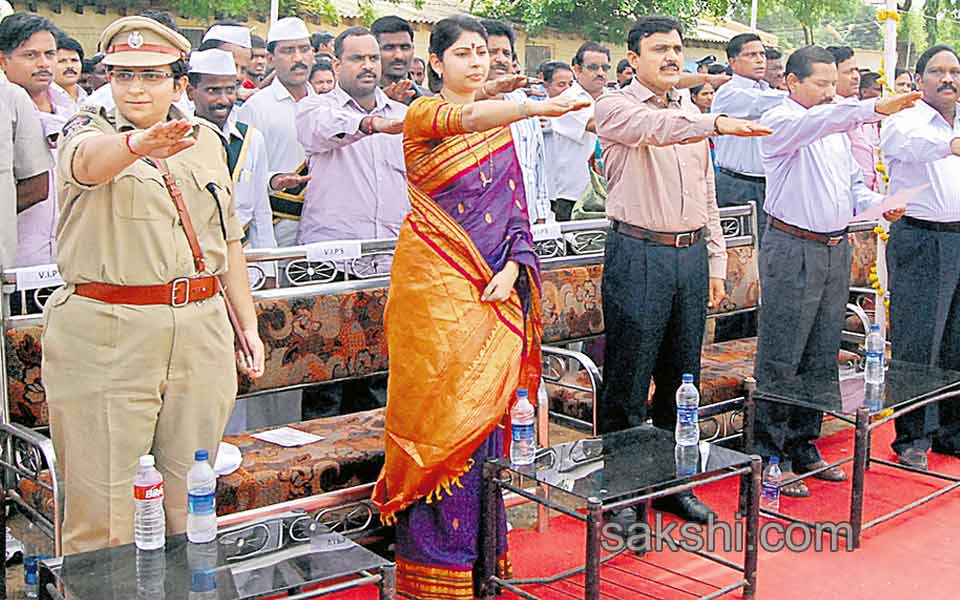 Smitha Sabharwal Crying in T Formation Day Celebrations5