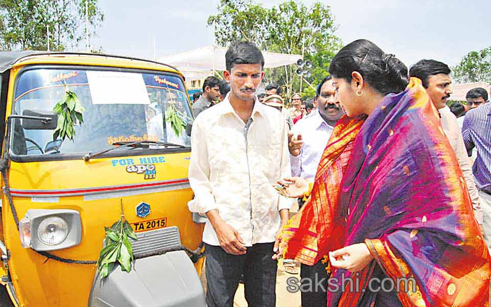 Smitha Sabharwal Crying in T Formation Day Celebrations7