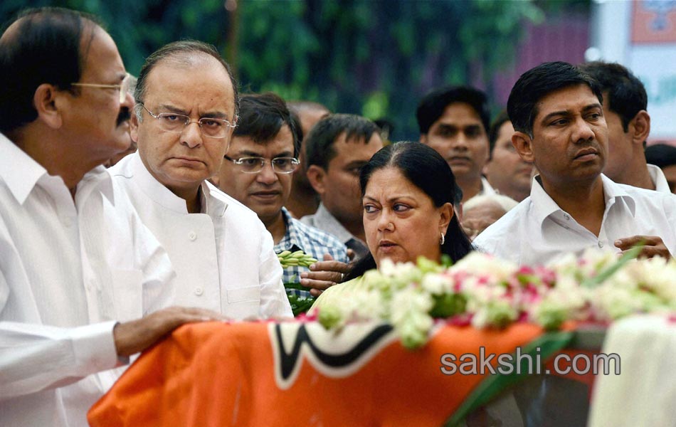 Ministers respects the mortal remains of Gopinath Munde19