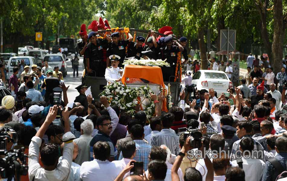 Ministers respects the mortal remains of Gopinath Munde22