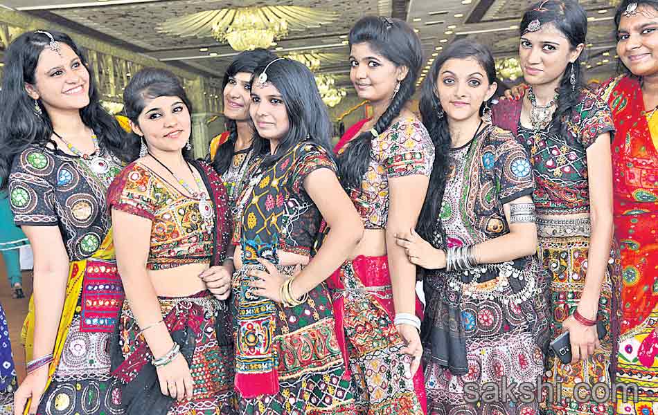 Villa mary Junior college students celebrate Freshers party - Sakshi3