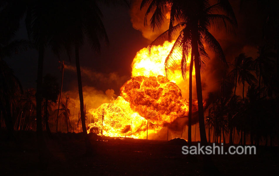 gail gas pipeline blast causes 16 deaths - Sakshi1