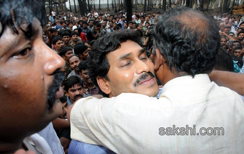 jagan visits nagaram - Sakshi6