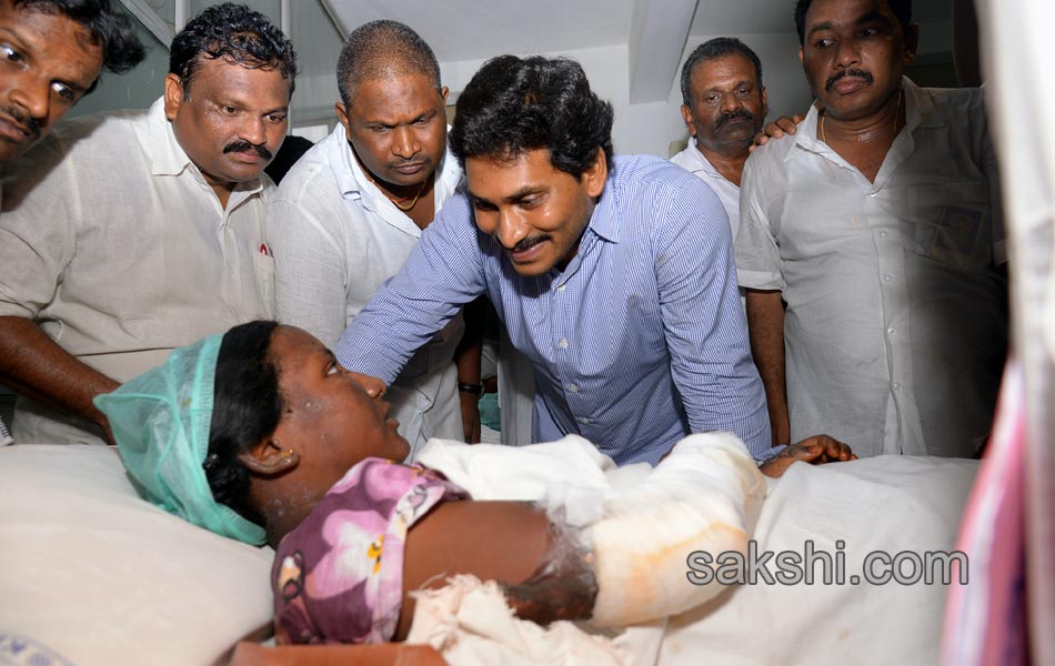 jagan visits nagaram - Sakshi14