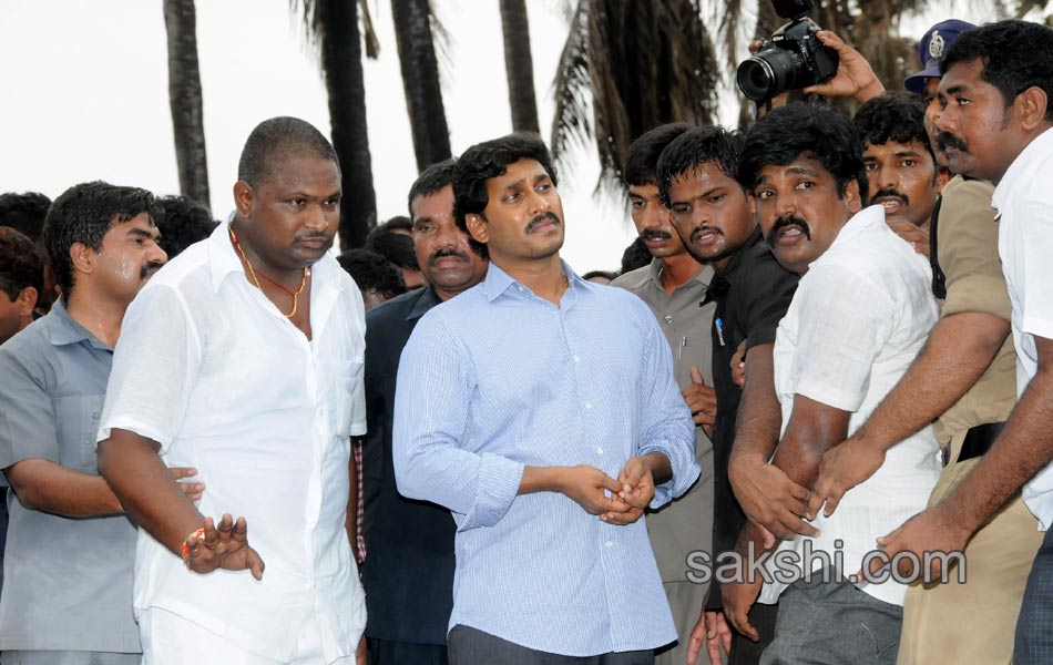 jagan visits nagaram - Sakshi15