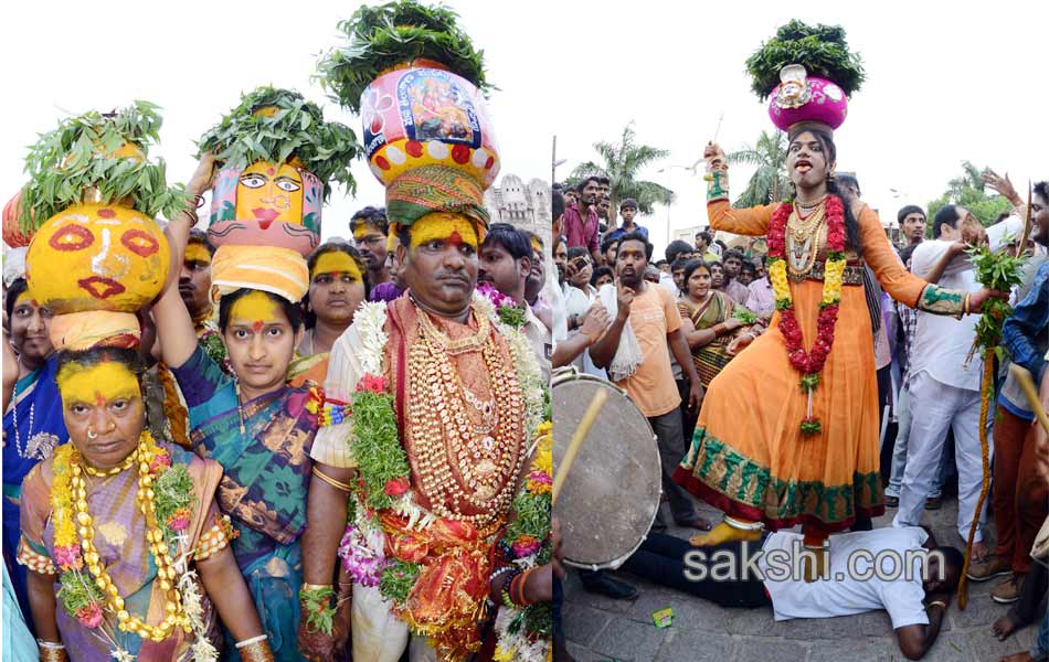 begin to telangana bonalu festival - Sakshi13