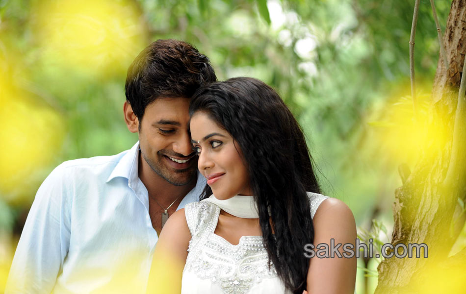 Nuvvalaa Nenilaa Movie Stills7