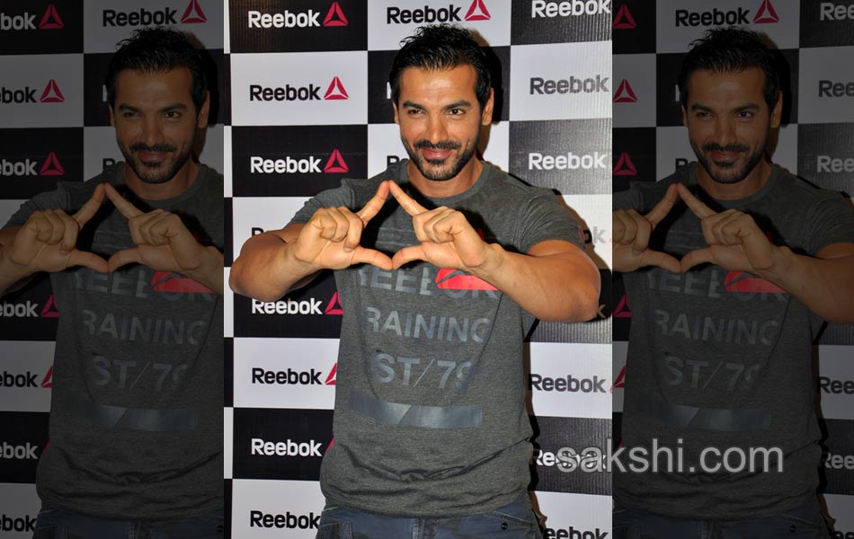 john abraham inaugurated reebok showroom8