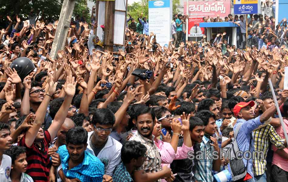 sachin anuska inaugurates pvp cinema mall at vijayawada15