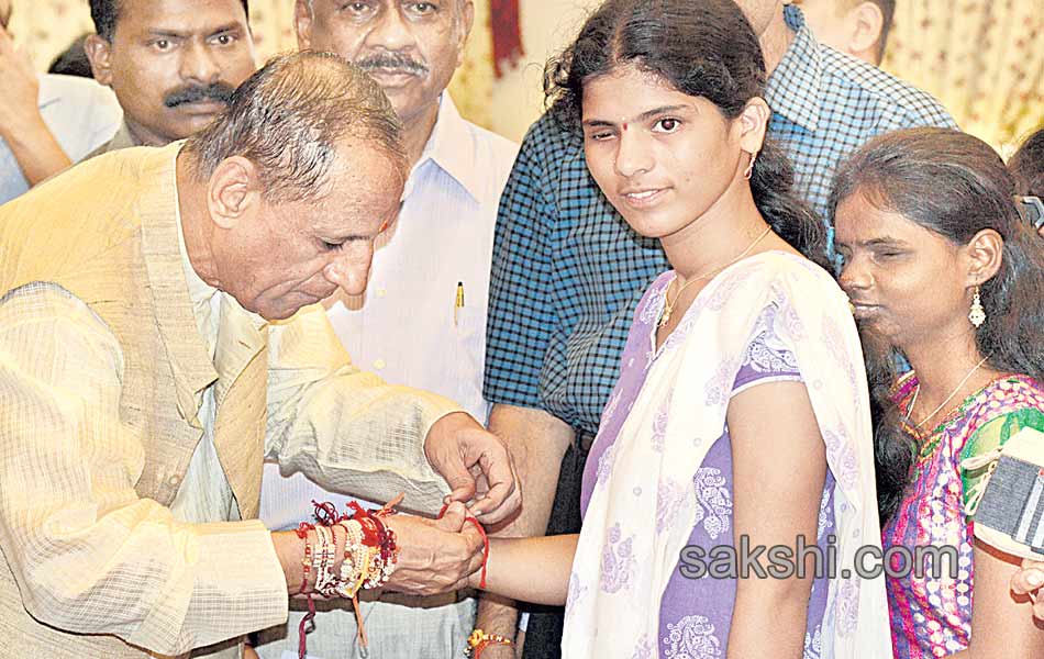 politicians to celebrate siblings women politicians raksha bandhan - Sakshi4