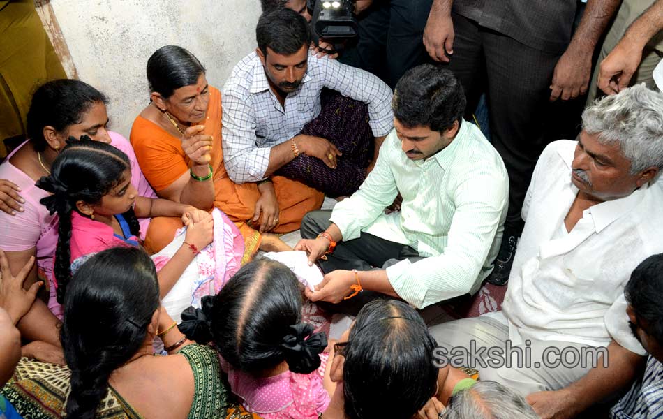 YS Jagan Mohan Reddy condolences to Krishna Rao family - Sakshi3