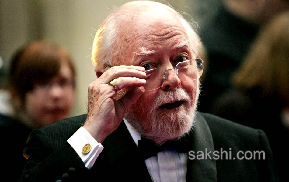 Legendary British film director Richard Attenborough dies - Sakshi2