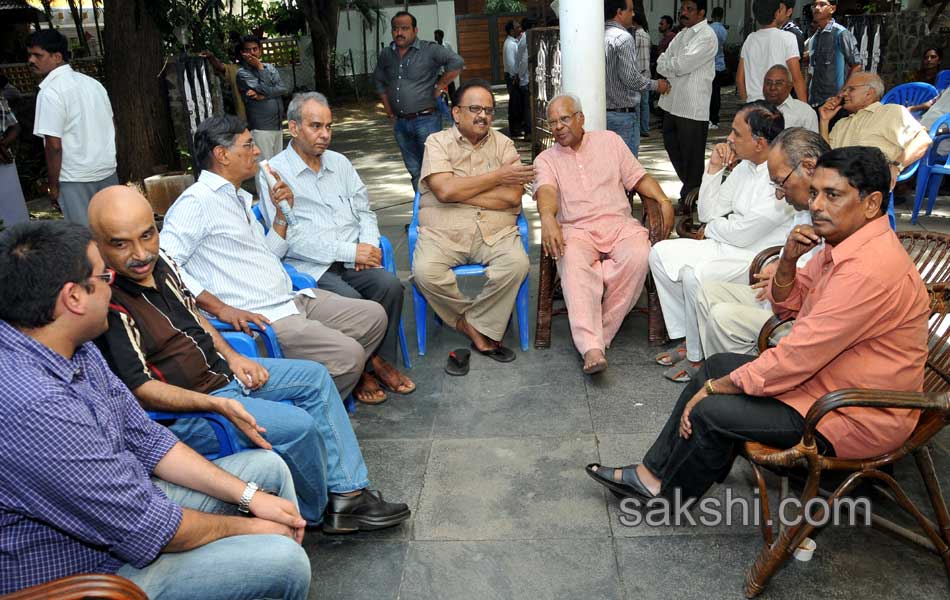 Film Director Bapu last rites - Sakshi11