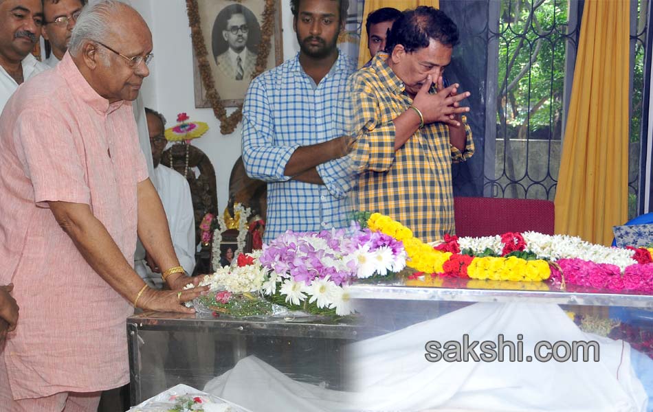 Film Director Bapu last rites - Sakshi16