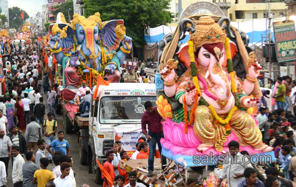 Hyderabad bid emotional farewell to Lord Ganesh - Sakshi8