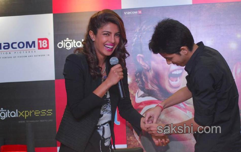 Priyanka Chopra in Reliance digital programme3