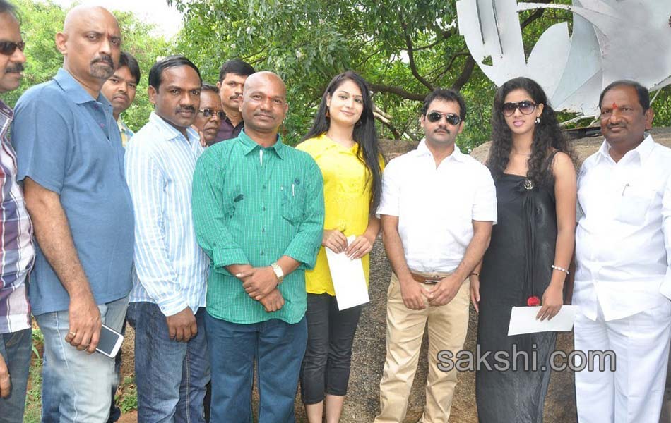 Katrina Karina Madhyalo Kamal Haasan Movie Opening5