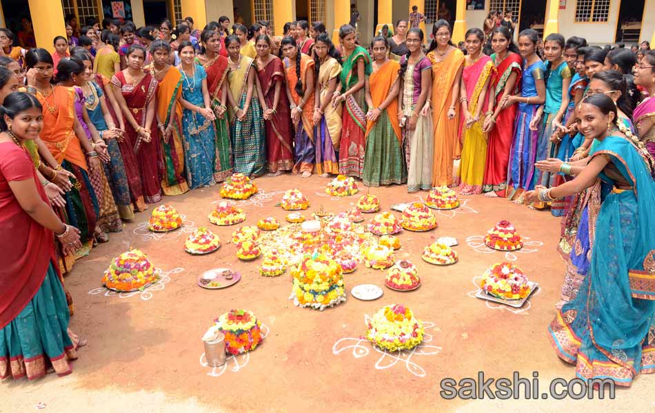 Bathukamma celebrations started at hyderabad city7