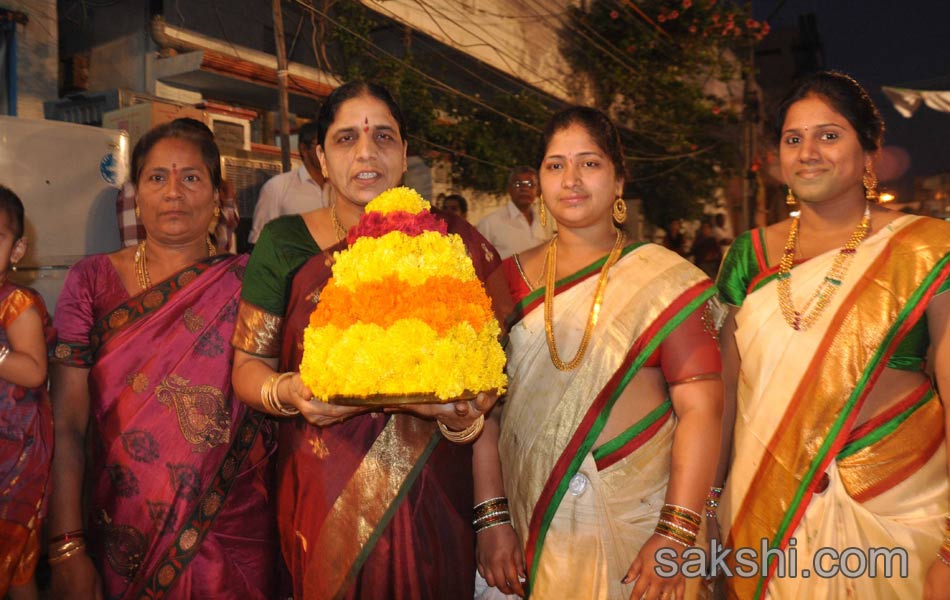 Bathukamma celebrations started at hyderabad city18