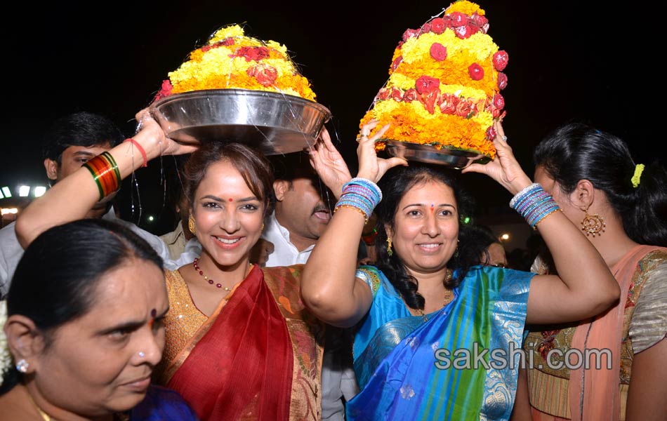 Dasara and Bathukamma festivals celebrate in Telangana1