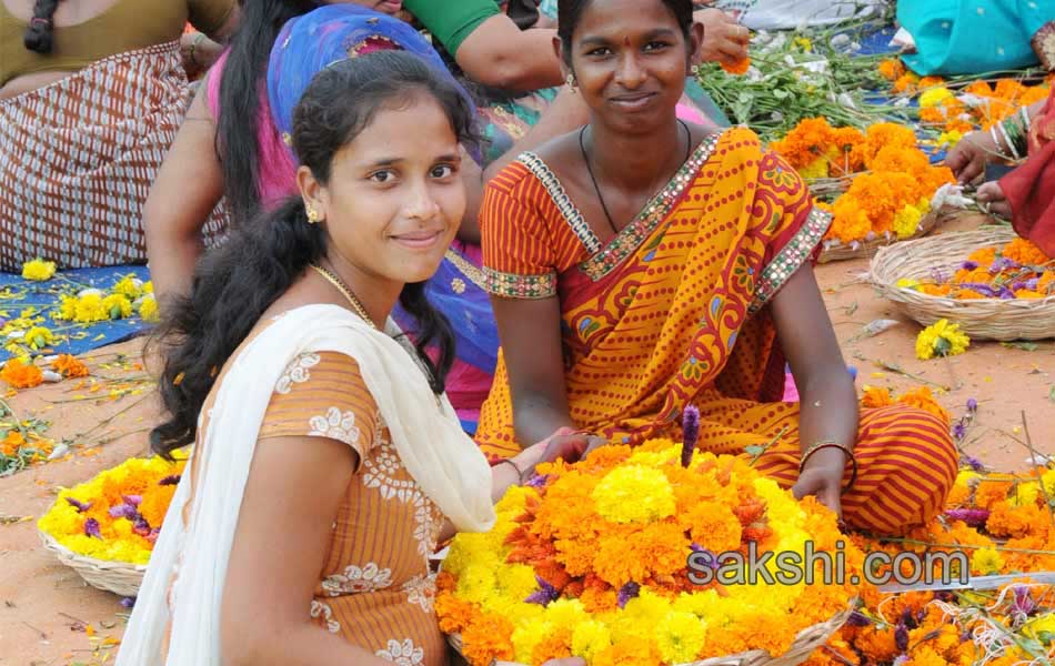 CM KCR  family in Bathukamma Celebrations at Tank Bund - Sakshi23