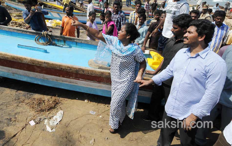 Y S Jagan Mohan Reddy to tour cyclone affected areas - Sakshi13