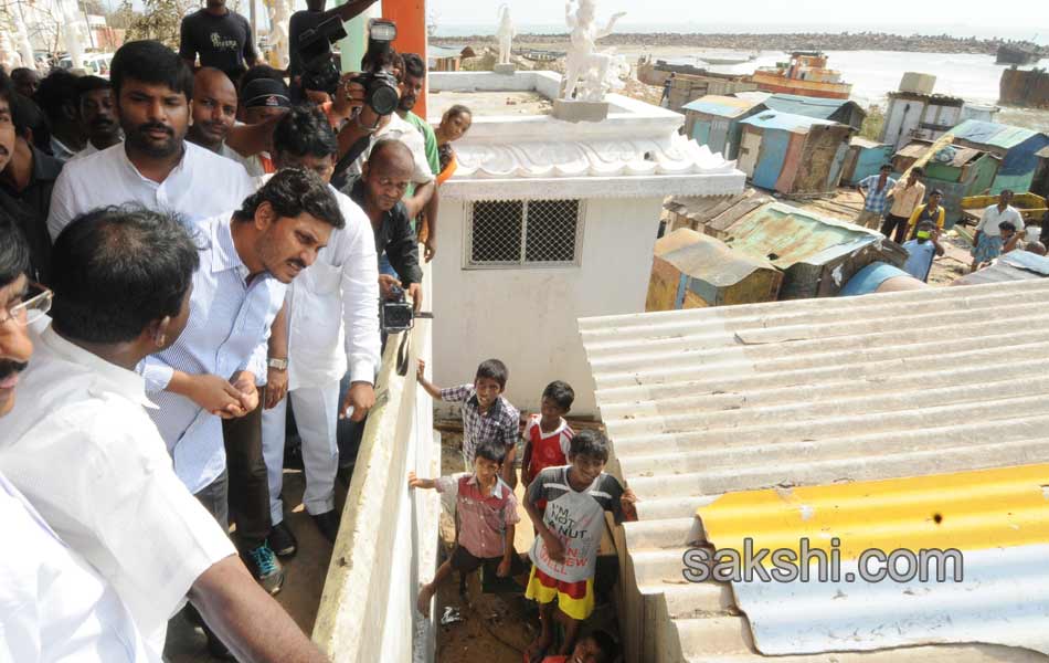 Y S Jagan Mohan Reddy to tour cyclone affected areas - Sakshi16