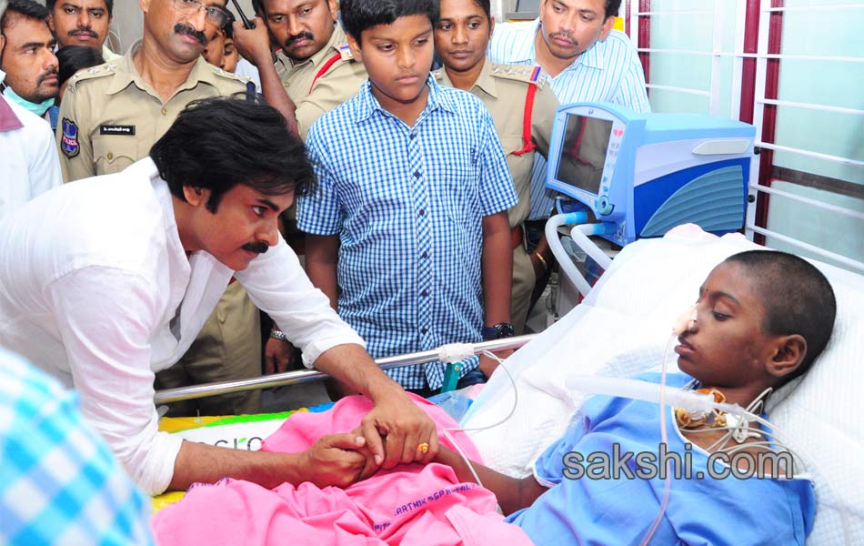 pawankalyan gives two lakhs and toys to terminally ill srija - Sakshi4