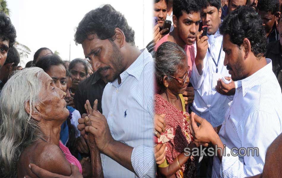 Ys Jagan mohan reddy consoles Hudhud victims over Vizianagaram Srikakulam areas - Sakshi23