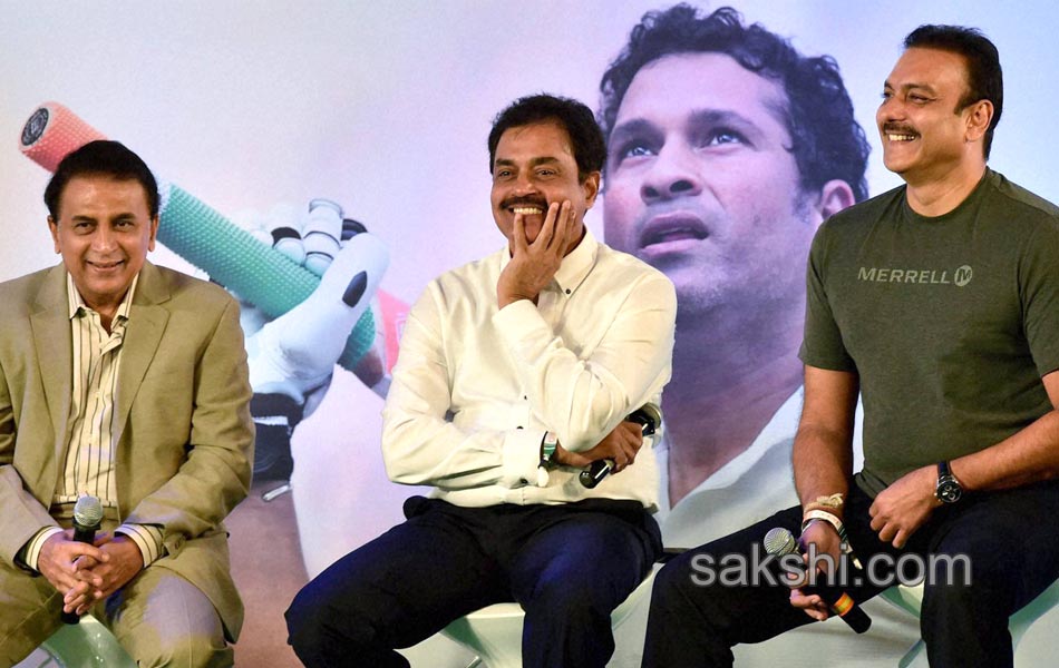 Sachin Tendulkar presents a copy of his autobiography3