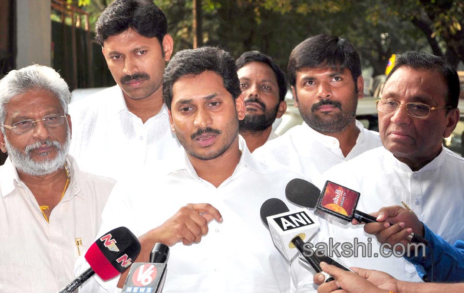 Jagan seeks more help from Centre for Hudhud relief - Sakshi1