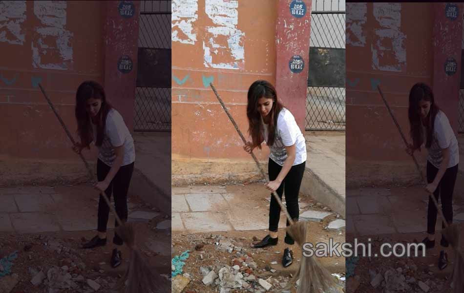 samantha takes up broom participates in swachcha bharat - Sakshi5