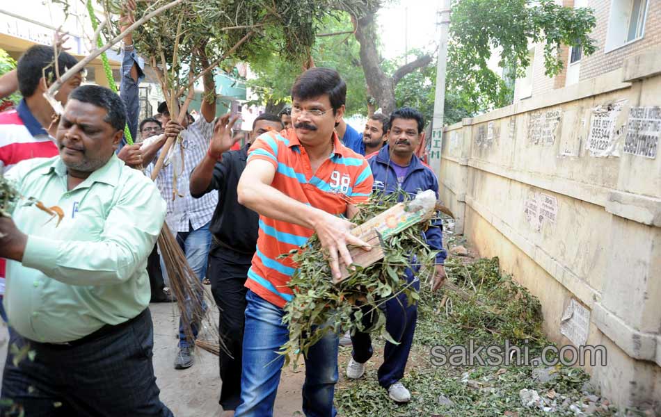 Boyapati Srinu participates swachcha bharat - Sakshi1