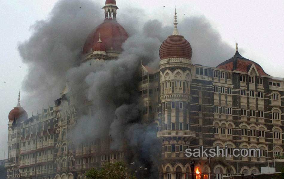 bomb blast in mumbai tajmahal hotel1