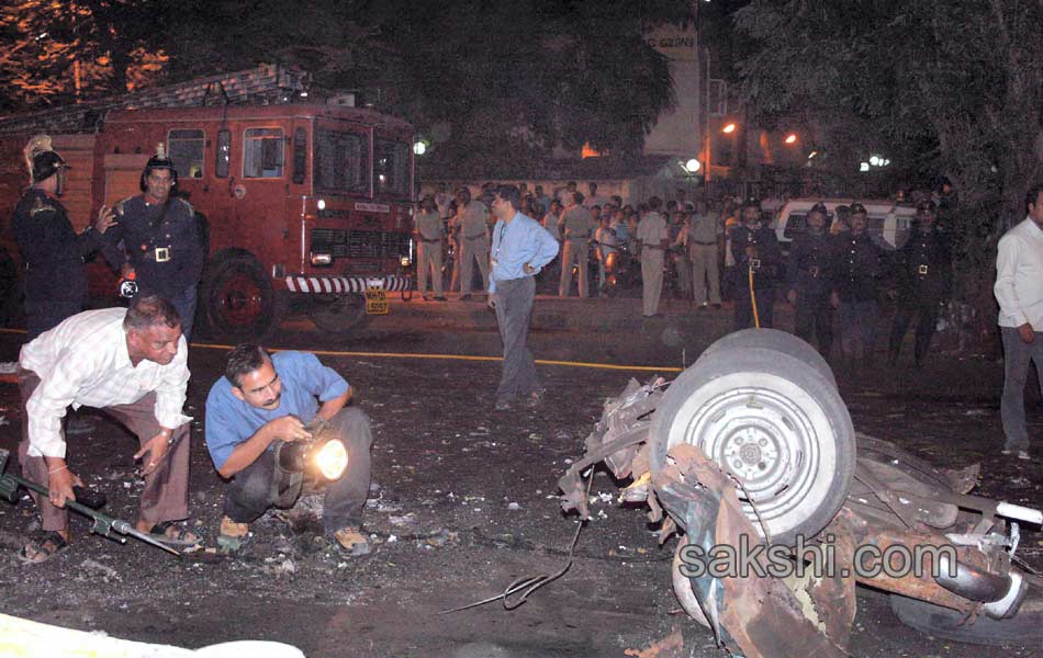 bomb blast in mumbai tajmahal hotel9