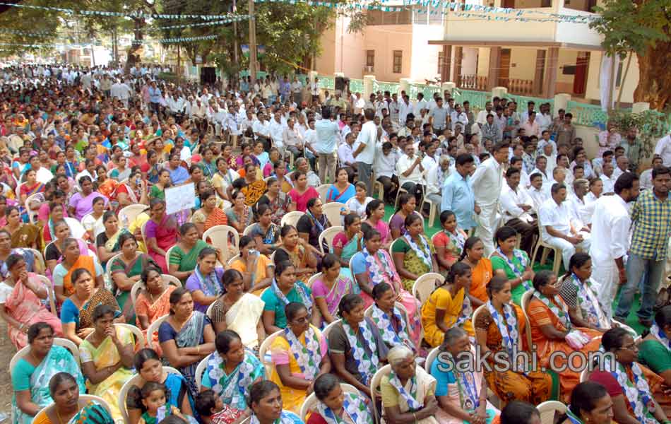 YSRCP men blocked all over AP from joining Maha Dharna - Sakshi4