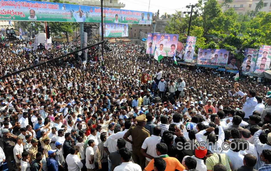 YSRCP Maha Dharna at visakapatnam - Sakshi7