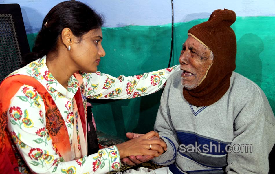 ys sharmila paramarsha yatra in chityala8