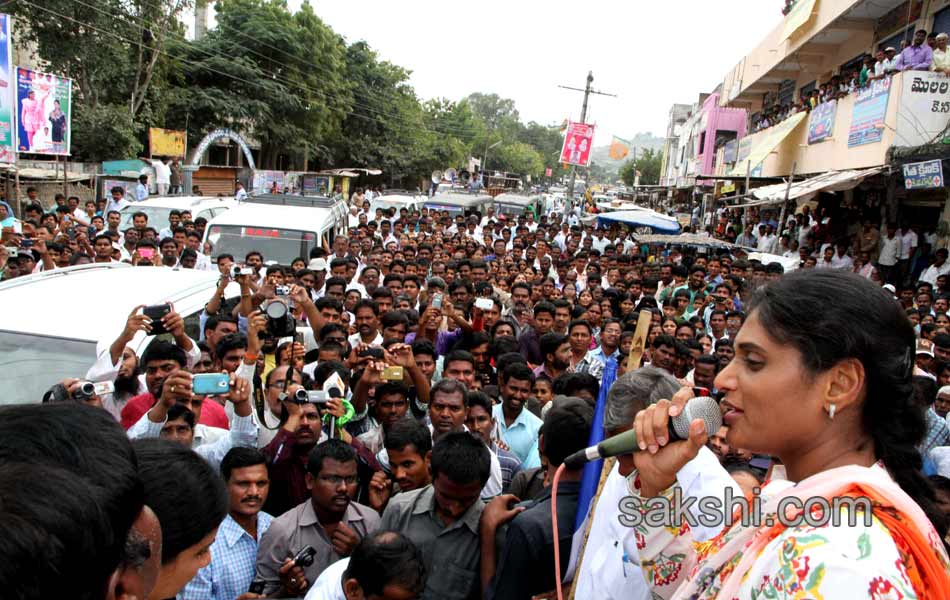 ys sharmila paramarsha yatra in chityala9