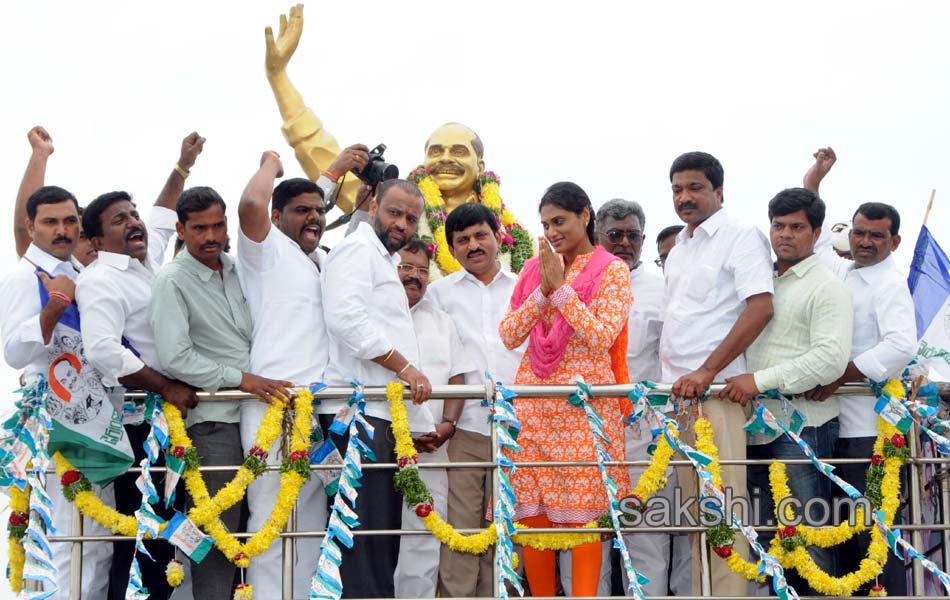 ys sharmila fourth day paramarsha yatra1