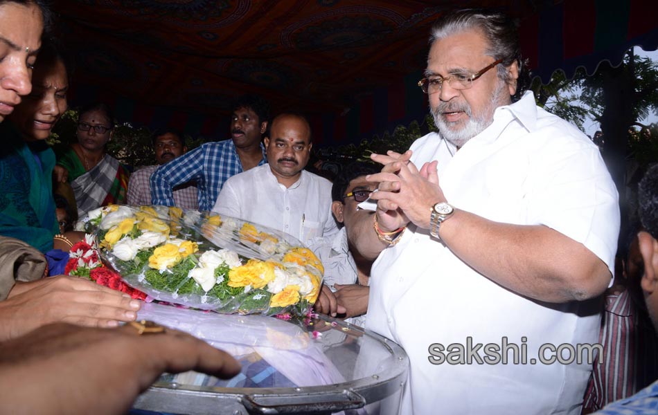 Tollywood Industry pay tributes to Music director Chakri1