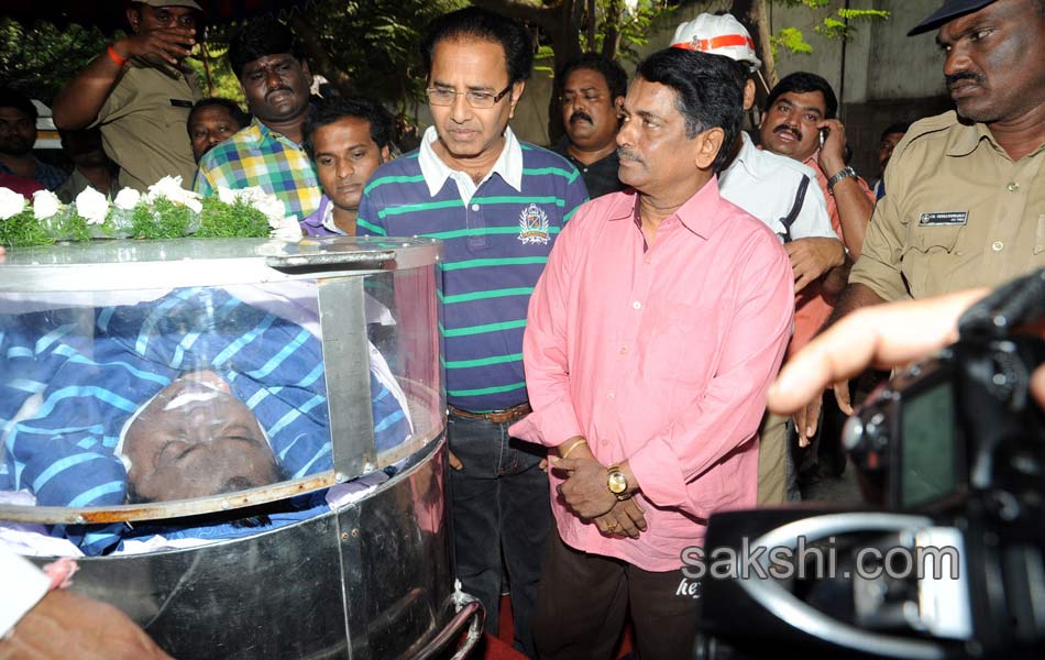 Tollywood Industry pay tributes to Music director Chakri4